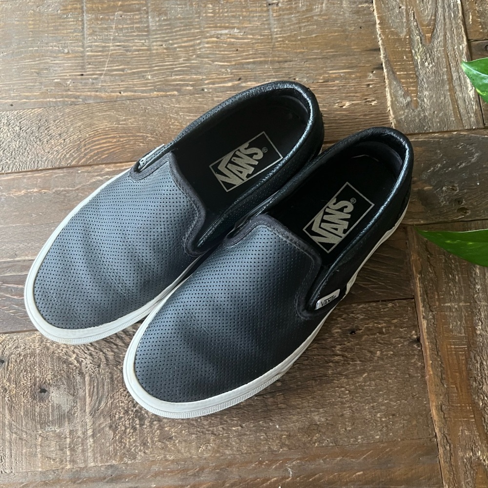 Vans - Picture 2 of 4